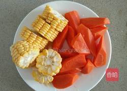 排骨玉米胡萝卜汤的做法图解2