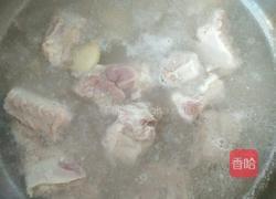 排骨玉米胡萝卜汤的做法图解3