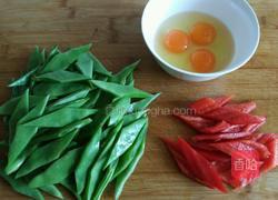 四季豆红椒炒鸡蛋的做法图解2