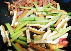 芹菜肉丝炒香干的做法图解8