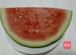 鲜榨西瓜汁的做法图解1