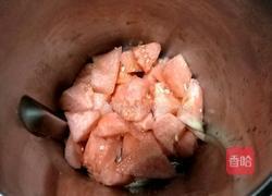 鲜榨西瓜汁的做法图解3