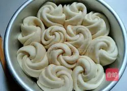 Illustration of how to make rose bread (eight inches) 11