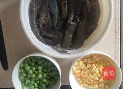 豌豆玉米虾仁的做法图解1