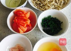 虾仁番茄炒面的做法图解1