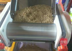 韭菜鸡蛋芝麻馅饺子的做法图解2