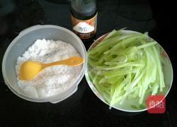 炝椒油莴笋丝的做法图解2