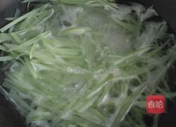 炝椒油莴笋丝的做法图解3