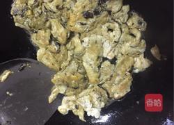 鸡蛋香炒蚕豆的做法图解3