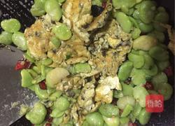鸡蛋香炒蚕豆的做法图解5