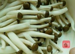 蟹味菇鸡蛋汤的做法图解1