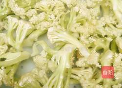 青椒炒有机花菜的做法图解2