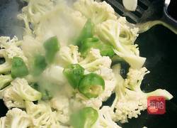青椒炒有机花菜的做法图解8