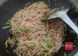 包菜肉丝炒面的做法图解8