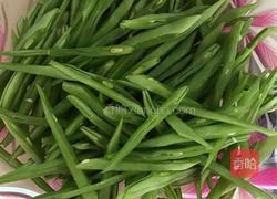 宽豆角炒肉片的做法图解1