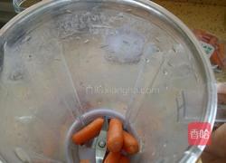 鲜榨胡萝卜苹果汁的做法图解2
