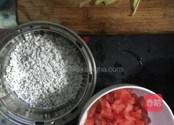 西红柿苦瓜瘦肉羹的做法图解1