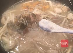 鲫鱼杂菇汤的做法图解7