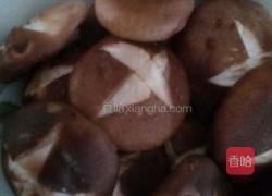 香菇圆葱烧肉片的做法图解2