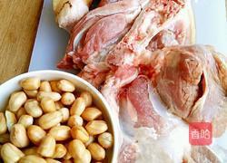 花生米炖猪脚的做法图解1