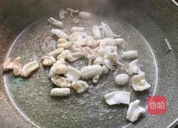 西蓝花炒鱿鱼的做法图解12