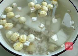 茯苓茨实山药莲子脊骨汤的做法图解2