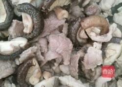 香菇炒瘦肉的做法图解5