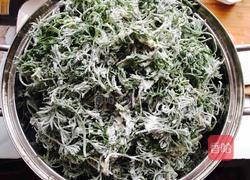 粉蒸清香白蒿的做法图解7