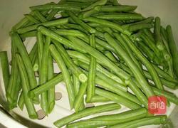 蒜香豆角的做法图解1