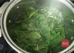 木耳拌菠菜的做法图解2