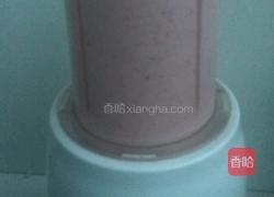 香蕉草莓奶昔的做法图解3
