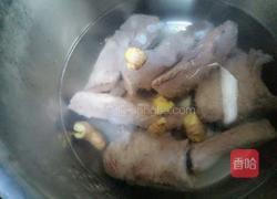 排骨玉米海带汤的做法图解2