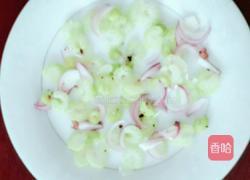 意大利西芹鱿鱼沙拉的做法图解4