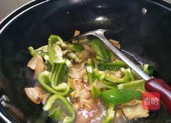 灯笼椒炒五花肉的做法图解5
