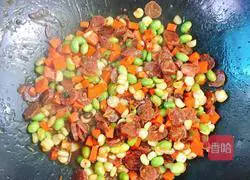 Illustration of three-color braised rice with sausage 7