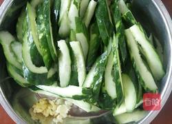 青瓜炒肉的做法图解3