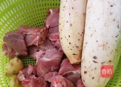 莲藕猪骨汤的做法图解2