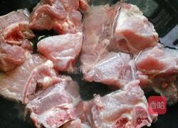 莲藕猪骨汤的做法图解3