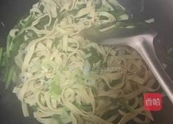 豆腐皮炒韭菜的做法图解8