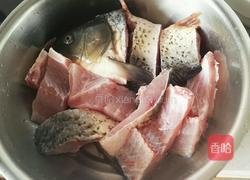 铁锅炖鱼的做法图解1