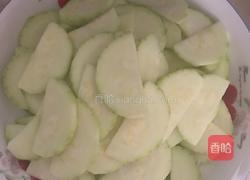 西葫芦炒鸡蛋的做法图解1