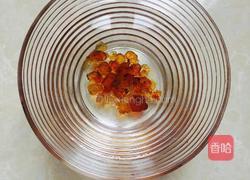 桃胶羹的做法图解1