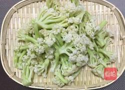 豆瓣酱干锅花菜的做法图解1