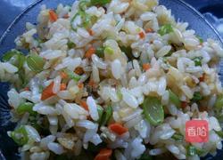 四季豆炒饭的做法图解3