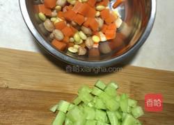 凉拌彩蔬的做法图解1