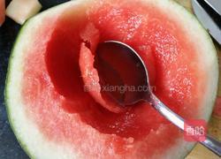 冰镇西瓜奶昔的做法图解1