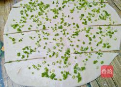 葱花油饼的做法图解7