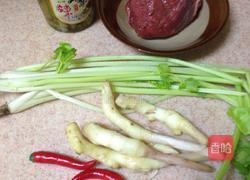 野山椒炒牛肉的做法图解2