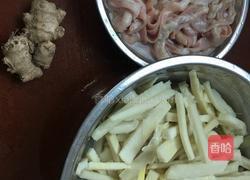 酸笋炒鸡杂的做法图解1