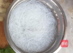 蒜蓉粉丝蒸生蚝的做法图解2